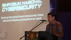 Menteri Koordinator bidang Politik, Hukum dan Keamanan, Tedjo Edhy Purdijatno membuka acara Simposium Nasional Cybersecurity (SNCS) menggantikan Presiden Joko Widodo yang berhalangan hadir, Jakarta, Rabu (3/6/2015). (Liputan6.com/Faizal Fanani)