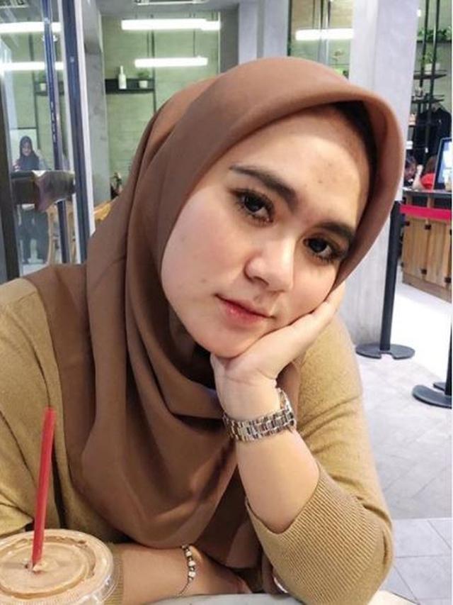 Resmi Menikah, Ini 6 Potret Dewi Amalia Istri Ajudan Pribadi yang Memesona