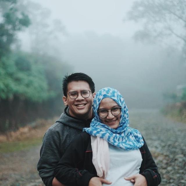 6 Potret Jourast Jordy 'Lorong Waktu' Bareng Sang Istri, Sudah 5 Tahun Menikah