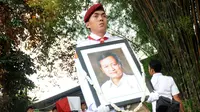 Upacara kemiliteran menandai pelepasan jenazah Alm Suhardi di kantor DPP Partai Gerindra, Jakarta, (29/8/2014). (Liputan6.com/Helmi Fithriansyah)