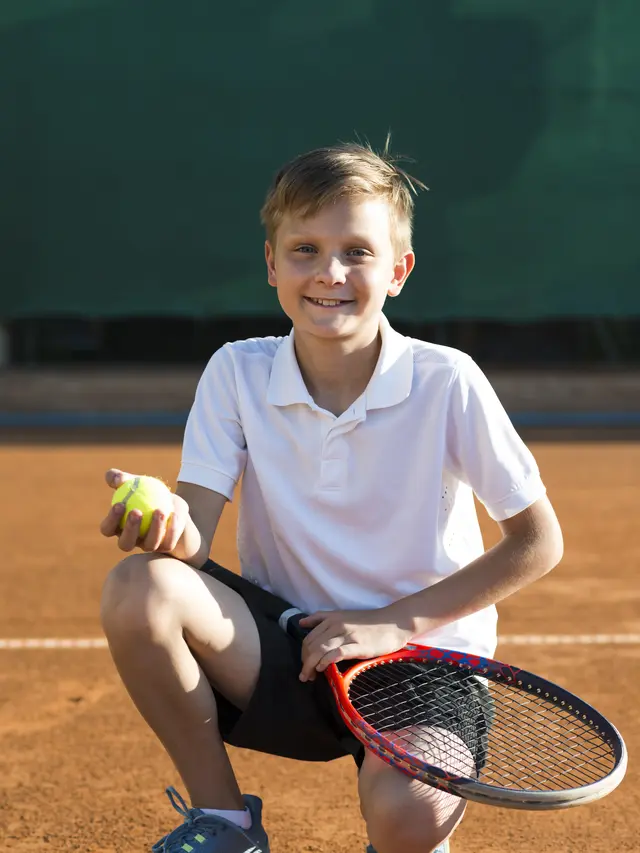 Ilustrasi bermain padel/freepik.com/jcomp