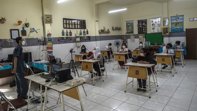 FOTO: Pemberlakuan Pembelajaran Tatap Muka di Surabaya