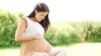 Normalnya berat badan wanita naik sekitar 10-16 kg saat hamil. Namun berat badan bayi saat lahir nanti hanya 3-4 kg. (Foto: amoils.com)