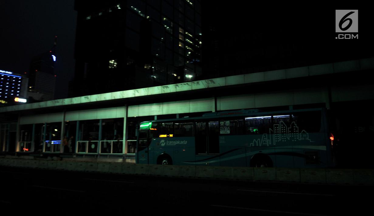 FOTO: Ketika Malam Tanpa Listrik di Ibu Kota - News ...
