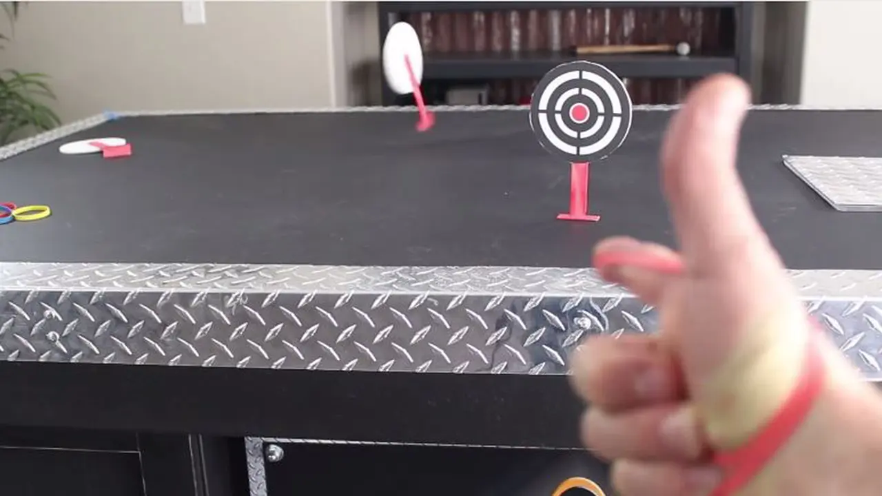 Nostalgia Masa Kecil Murah Meriah dengan Pistol Karet Gelang