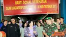 Memperingati Hari TNI ke-66, TNI menggelar pengobatan massal di Islamic Centre Cilincing, Kecamatan Koja, Jakarta Utara. 