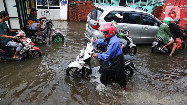 Jalan Raya Kamal Cengkareng Jakarta Barat Banjir