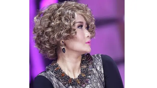 6 Gaya Rambut Inul Daratista Paling Curi Perhatian, Konsisten Nyentrik