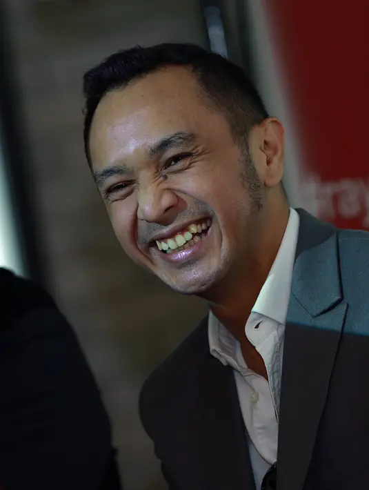 "Seperti yang kita tahu bahwa anak jaman sekarang semakin pintar dan dekat dengan dunia maya. Penting bagi kita sebagai orang tua untuk aktif menghentikan tindakan bullying," tutur Giring di kawasan Senayan, Rabu (13/1/2016). (Deki Prayoga/Bintang.com)