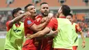 Pemain Persija merayakan gol yang dicetak Emaxwell Souza De Lima (tengah) saat menjamu PSM Makassar pada laga pekan ke-22 BRI Super League 2025/2026 di Jakarta International Stadium, Jumat (20/2/2026) malam WIB. Menjamu PSM Makassar pada laga pekan ke-22 BRI Super League 2025/2026, Persija berhasil meraih poin penuh. (Bola.com/Abdul Aziz)