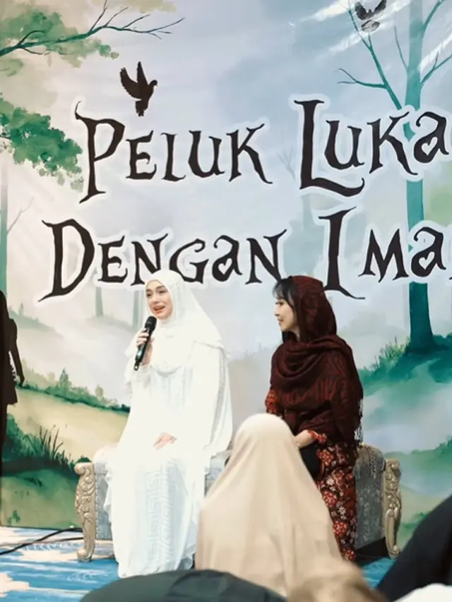 8 Potret Celine Evangelista Pakai Gamis Putih saat Jadi Bintang Tamu di Kajian Bali Muslim Festival, Angggun dan Memukau