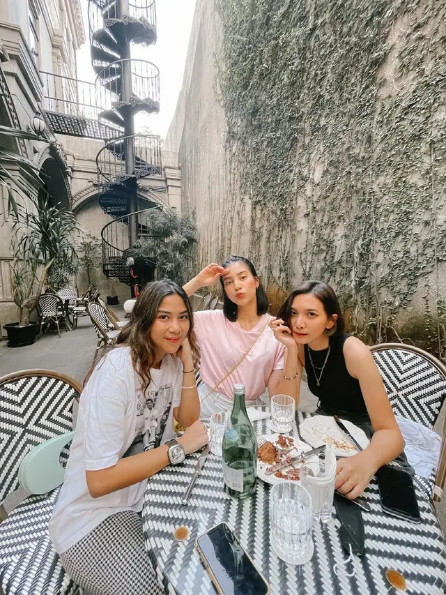 Potret 8 Geng Artis Indonesia yang Sering Curi Perhatian, Penampilannya Stylish