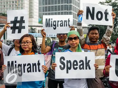 Sejumlah orang yang tergabung dalam Jaringan Buruh Migran Indonesia (JBMI) menggelar aksi dukungan terhadap suara migran dunia di Car Free Day, Jakarta, Minggu (18/9). (Liputan6.com/Faizal Fanani)