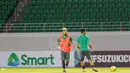 Zulham Zamrun bersama rekan-rekannya di Timnas Indonesia tengah berlatih  dan melakukan uji coba lapangan Philippine Sports Stadium, (18/11/2016). (Bola.com/Nicklas Hanoatubun)