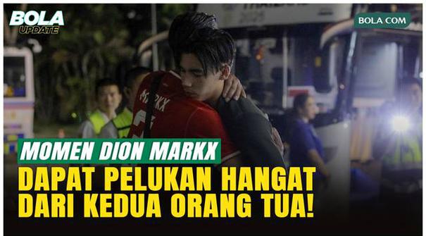 Sebuah momen haru terjadi seusai laga Timnas Indonesia U-22 kontra Filipina U-22 di Grup C SEA Games 2025. Dion Markx, salah satu pemain Garuda Muda, mendapat pelukan hangat dari kedua orang tuanya saat keluar dari 700th Anniversary Stadium, Chiang M...