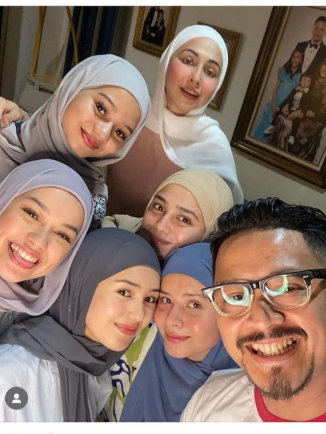 Rebecca Klopper berhijab saat reuni Mermaid In Love di malam idul Adha (Foto: kangferrymaryadi via instagram)