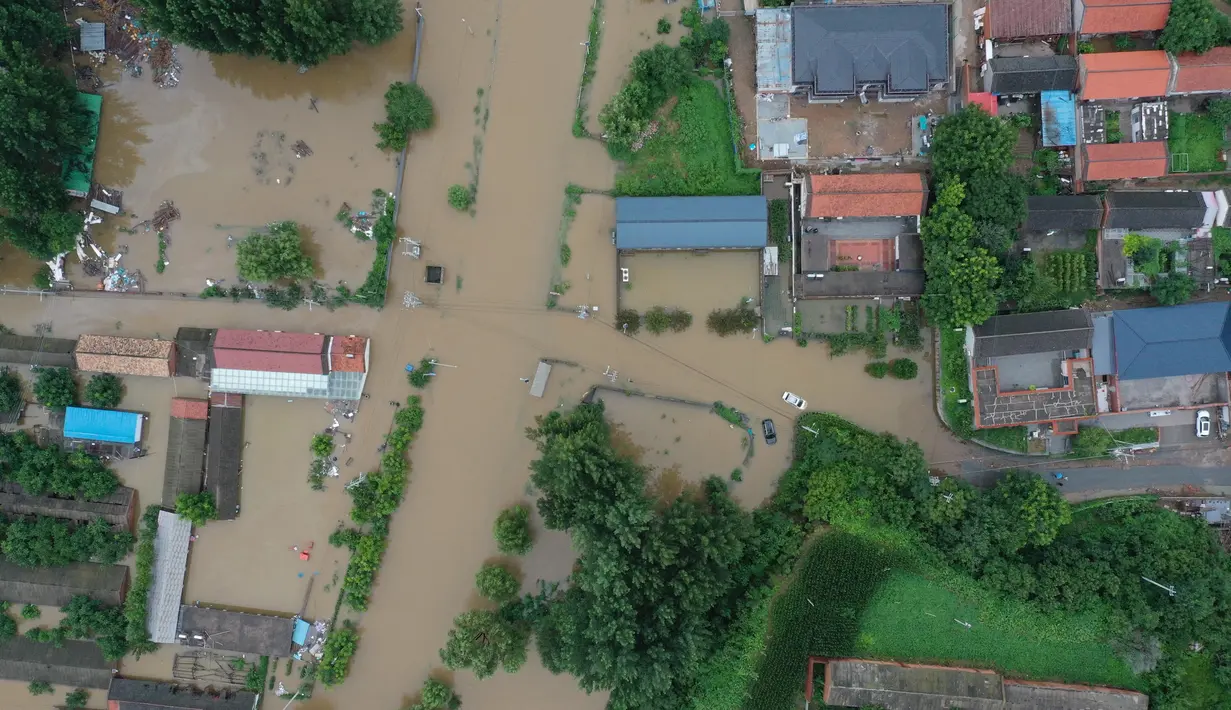 Korban tewas dilaporkan terjadi di distrik pegunungan utara Beijing, yakni 28 korban di Miyun dan dua korban lainnya di Yanqing. (ADEK BERRY/AFP)