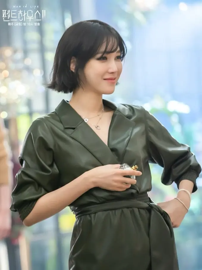 Mengintip Gaya Fierce Look ala Lee Ji Ah dalam Penthouse 2, Kenakan Outfit dengan Harga Fantastis