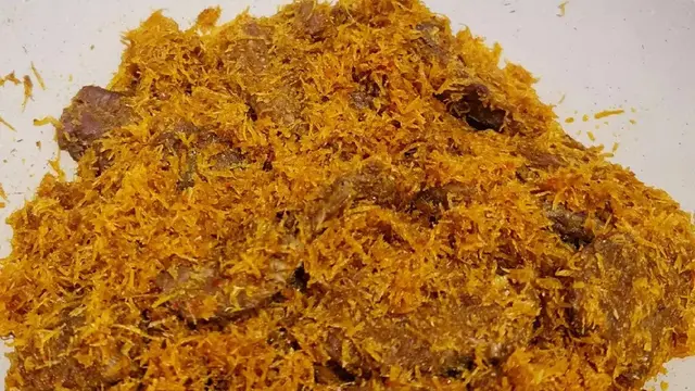Resep serundeng daging sapi empuk untuk lengkapi makanan Lebaran. (dok. Cookpad @rikarayung)