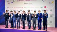 Boyband Korea Selatan, Zerobaseone, menghadiri acara karpet merah di acara Mama Awards 2023 di Tokyo Dome di Tokyo pada 29 November 2023. (Philip FONG/AFP)