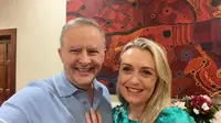Perdana Menteri Australia Anthony Albanese mengumumkan lamarannya dengan sang kekasih, Jodie Haydon. (Instagram/@albomp)