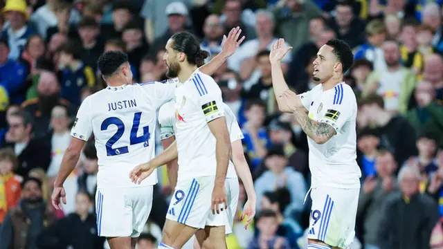Foto: Menang Meyakinkan atas Burnley, Leeds United Menjauh dari Zona Degradasi Liga Inggris
