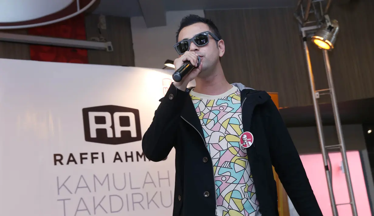 Raffi Ahmad menyanyikan lagu dalam albumnya (Galih W. Satria/Bintang.com)