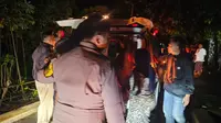 Aksi Polisi Terobos Antrean Panjang Arus Balik Bantu Antarkan Jenazah Pemudik Asal Tasikmalaya