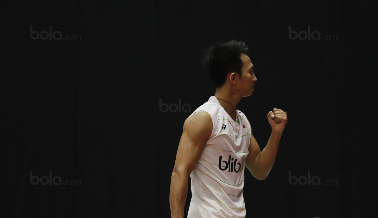 Tunggal putera Indonesia, Ihsan Maulana Mustofa, saat melawan wakil Denmark, Rasmus Gemke, pada laga Indonesia Masters 2018 di Istora Senayan, Rabu (24/1/2018). Ihsan takluk 21-17, 21-23, 16-21. (Bola.com/M Iqbal Ichsan)
