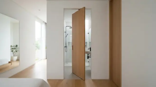 Model Pintu Kamar Mandi untuk Ruangan Berukuran Kecil