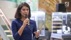 Artis Dian Sastrowardoyo sebagai Brand ambassador Mondial Jeweler berbicara di Plaza Indonesia, Jakarta, Jumat (27/7). Dian mengatakan pemilihan jenis perhiasan penting agar sesuai dengan bentuk tubuh. (Liputan6.com/Faizal Fanani)