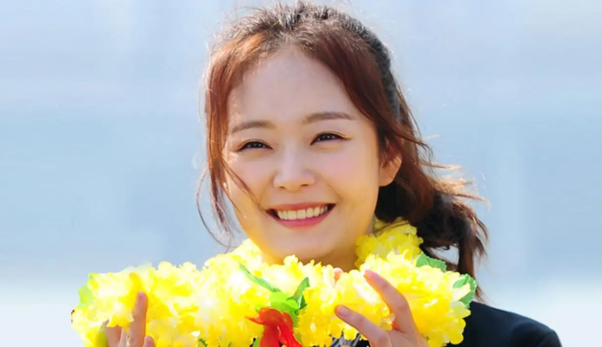 "Di pekerjaanku terekspos karena ini pekerjaan yang dilihat publik. Tapi ini juga seharusnya tidak terjadi di mana pun," tutupnya. (Foto: onetvasia.com)