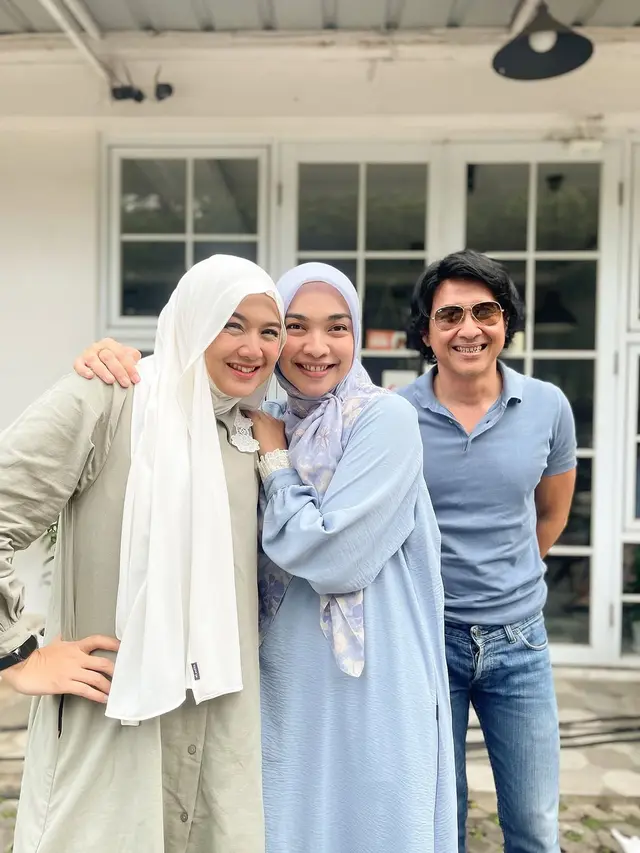 6 Potret Tika Bravani Bareng Pemain Lorong Waktu, Nostalgia Tontonan Masa Kecil