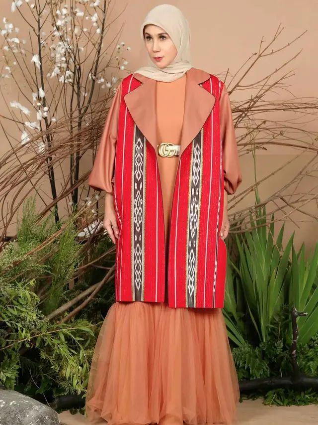 6 Outfit Gamis Ala Marini Zumarnis, Inspirasi Gaya untuk Usia Hampir 50 Tahun