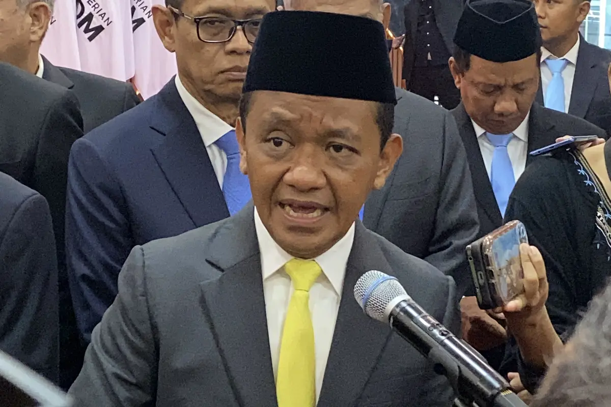 Menteri Energi dan Sumber Daya Mineral (ESDM) Bahlil Lahadalia usai pelantikan pejabat Kementerian ESDM, Rabu (6/5/2026).