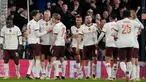 Pemain Manchester City, Erling Haaland (ketiga dari kiri) merayakan dengan rekan setimnya setelah mencetak gol kelima timnya selama pertandingan sepak bola babak ke-5 Piala FA melawan Luton Town di Stadion Kenilworth Road, Luton, Inggris, Selasa, 27 Februari 2024. (AP Photo/Alastair Grant)