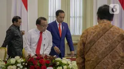 Presiden Joko Widodo tiba menghadiri rapat terbatas di Istana Kepresidenan Bogor, Jakarta, Selasa (4/2/2020). Ratas tersebut membahas kesiapan menghadapi dampak virus Corona. (Liputan6.com/Faizal Fanani)