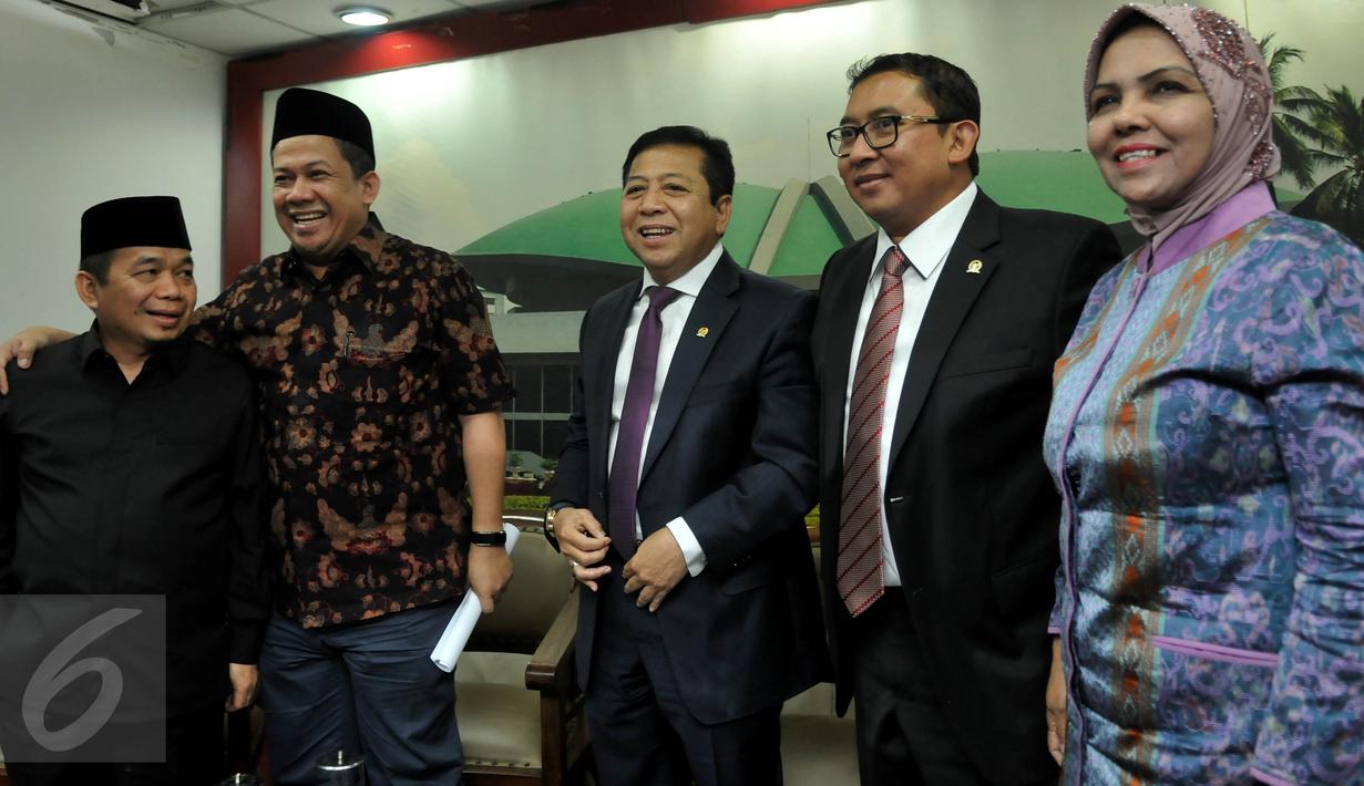 Ketua F-PKS Jazuli Juwaini, Ketua Timwas Haji DPR Fahri Hamzah, Ketua DPR Setya Novanto, Wakil Ketua DPR Fadli Zon dan Ketua BKSAP Nurhayati Ali Assegaf berfoto usai jumpa pers terkait kunker ke Arab Saudi, Jakarta, Rabu (30/9).(Liputan6.com/Johan Tallo)