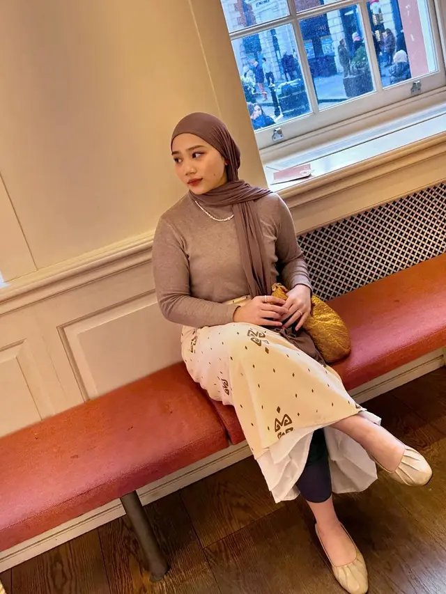 6 Gaya Stylish dan Kekinian Zara Anak Ridwan Kamil Kenakan Kebaya dan Batik untuk Sehari-hari