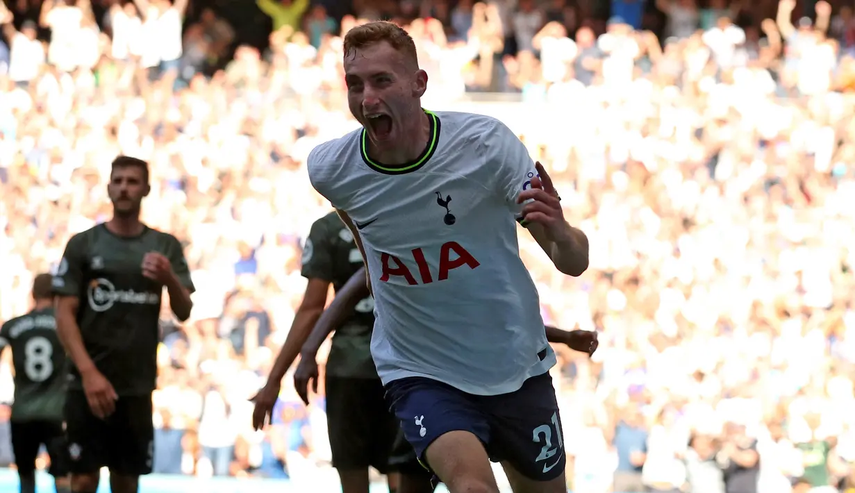Dejan Kulusevski. Sayap kanan Swedia berusia 22 tahun yang didatangkan Tottenham Hospur dengan status pinjaman dari Juventus pada tengah musim 2021/2022 ini kini mempunyai nilai pasar 50 juta euro atau setara Rp746 miliar. Pada musim 2022/2023 ini ia telah bermain dalam 7 laga di Liga Inggris dengan mencetak 1 gol dan 3 assist. (AFP/Chris Radburn)