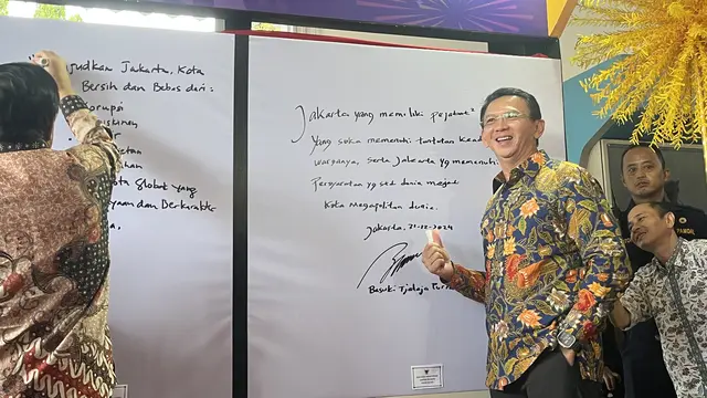 Mantan gubernur dan wakil gubernur Jakarta hadir dalam acara Bentang Harapan JAKasa di Balai Kota Jakarta, Selasa (31/12/2024).