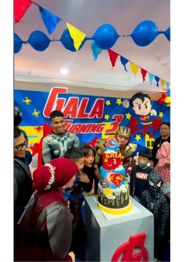 6 Potret Pesta Ultah Gala Sky ke-3, Chika Pamer Keakraban dengan Fuji