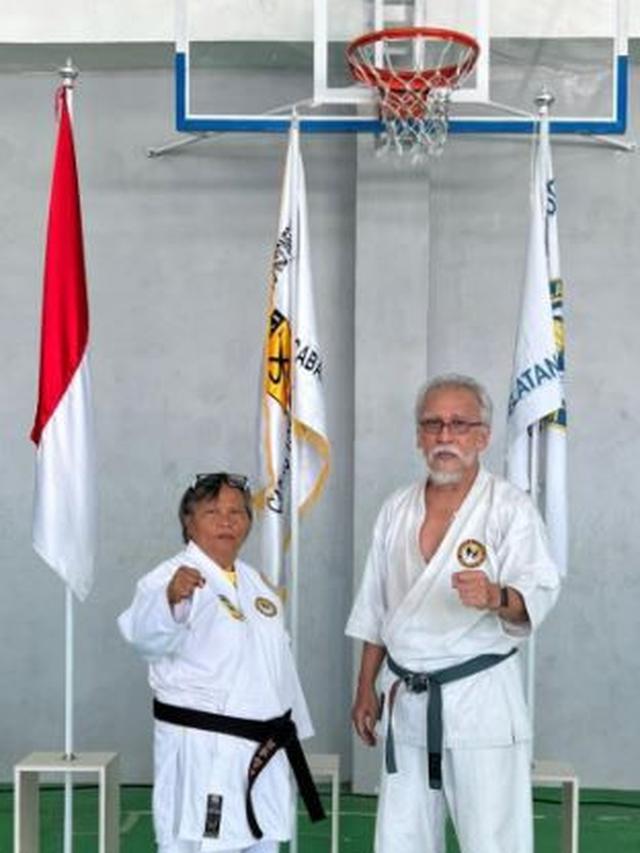 5 Potret Kesederhanaan Iwan Fals, Terbaru Nyanyi di Acara Sunatan