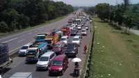 Kemacetan di Puncak sejak masuk pintu Tol Jagorawi. (Liputan6.com/Bima Firmansyah)