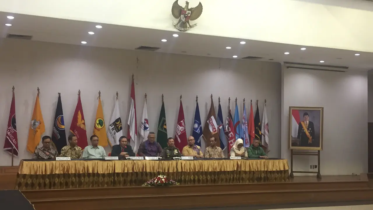KPU mengumumkan hasil tes kesehatan bakal calon presiden dan bakal calon presiden bersama PB IDI dan RSPAD Gatot Subroto. (Liputan6.com/Muhammad Radityo Priyasmoro)