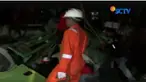 Kecelakaan berawal ketika korban bersama empat rekannya tengah mengerjakan pengecoran tembok penahan tanah di Jembatan Kalianya, Ngampel. 