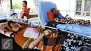 Sejumlah warga korban gempa berbaring di tempat tidur rumah sakit saat menjalani perawatan di Rumah Sakit Umum Daerah Pidie Jaya, Aceh, Kamis (8/12). Rata-rata korban gempa tinggal di rumah toko di beberapa titik di Pidie Jaya. (Liputan6.com/Angga Yuniar)