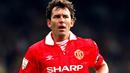 Gelandang - Bryan Robson. Gelandang yang memiliki kemampuan kontrol dan tekel yang baik. Ciri khas gelandang klasik dan juga memiliki jiwa pemimpin. (Timesonline.co.uk)