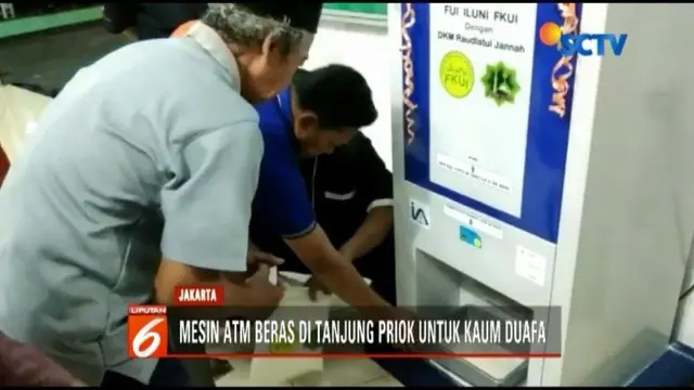 Biasanya, mesin ATM digunakan untuk menarik uang. Tapi di sebuah masjid di Jakarta Utara, ada mesin ATM yang bisa mengeluarkan beras untuk kaum dhuafa.