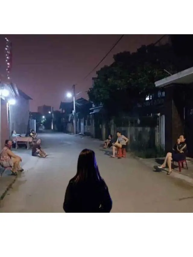 6 Momen Segan Lewat di Depan Tongkrongan, Netizen: Berasa Catwalk